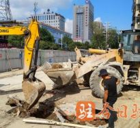 男女插鸡巴免费视频高温下的坚守｜道路建设者用汗水铺就畅通路